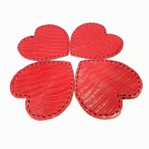 Set 4 Bucati Suport/Coaster Pahare,  in forma de Inima, Unicat, BrosNor, realizat manual, din piele naturala, Rosu 10 x 10 cm